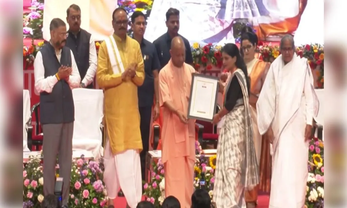 शिक्षा सेवा में चयनित 3567 अभ्यर्थियों को सीएम योगी ने दिया नियुक्ति पत्र