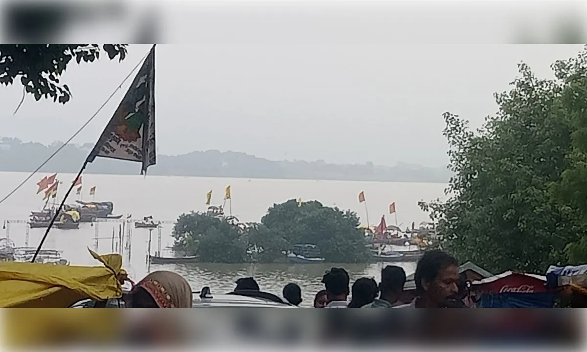 प्रयागराज में उफान पर है गंगा-यमुना, हर दिन बढ़ रहा जलस्तर