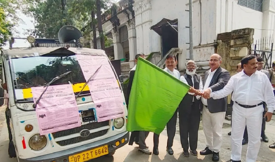 राष्ट्रीय लोक अदालत के प्रचार वाहन को दिखाई हरी झंडी