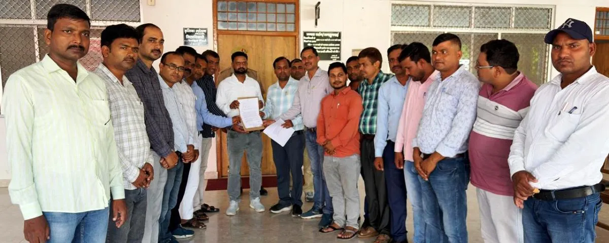 पदोन्नति प्रक्रिया पूर्ण कराने की मांग को लेकर शिक्षकों ने मुख्यमंत्री को भेजा ज्ञापन