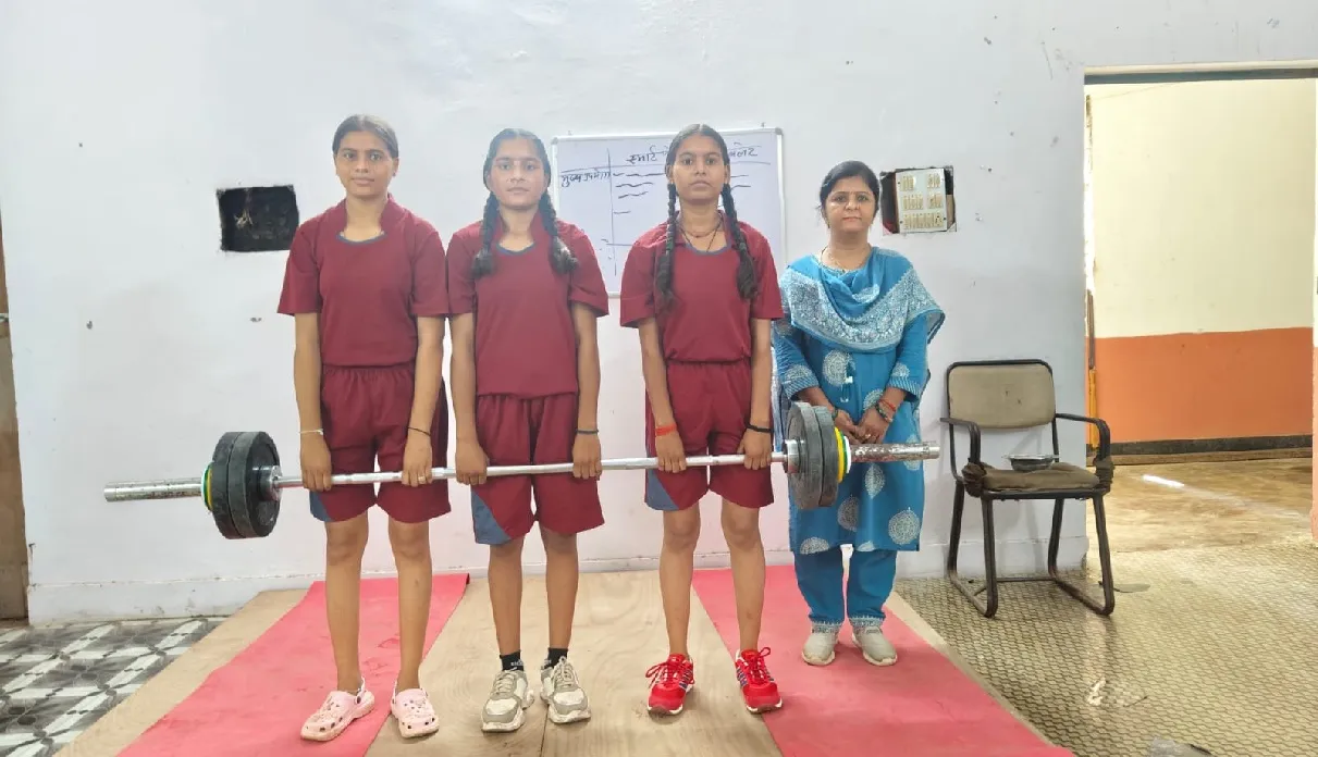 हमीरपुर की तीन बेटियां राज्य स्तरीय भारोत्तोलन में