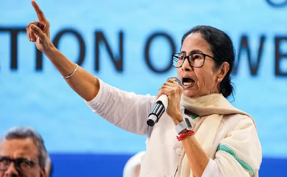 TMC का नाम-निशान फ्रीज, दोनों गुटों को झटका