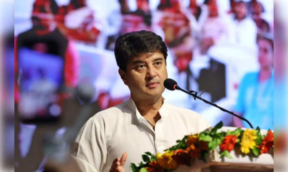 सिंधिया ने नमो ड्रोन दीदी संग उड़ाया ड्रोन