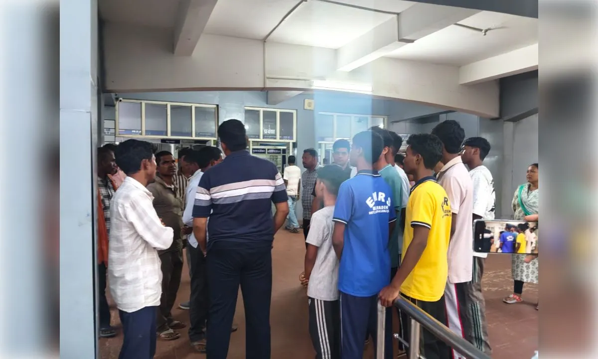 एकलव्य स्कूल में जूनियर छात्रों की पिटाई, प्रबंधन पर सवाल