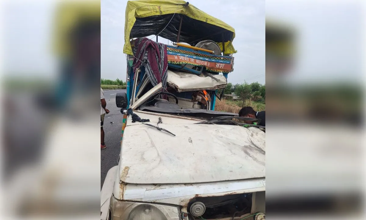 पलवल में श्रद्धालुओं से भरी मैक्स पलटी, 6 की मौत, 17 घायल