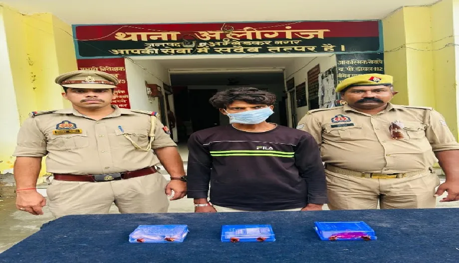 अंबेडकरनगर में चोरी का 30 घंटे में खुलासा, वांछित आरोपी गिरफ्तार, शत-प्रतिशत माल बरामद