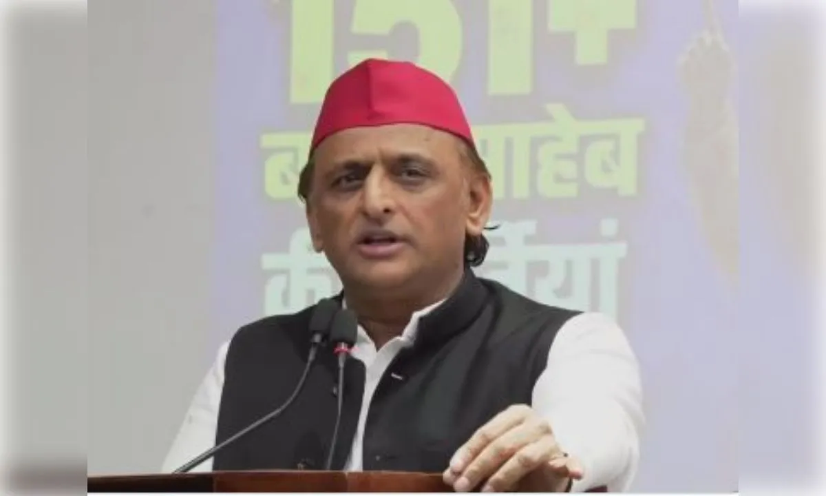 अखिलेश यादव का आरोप: भाजपा सरकार में संविधान निर्माता का अपमान