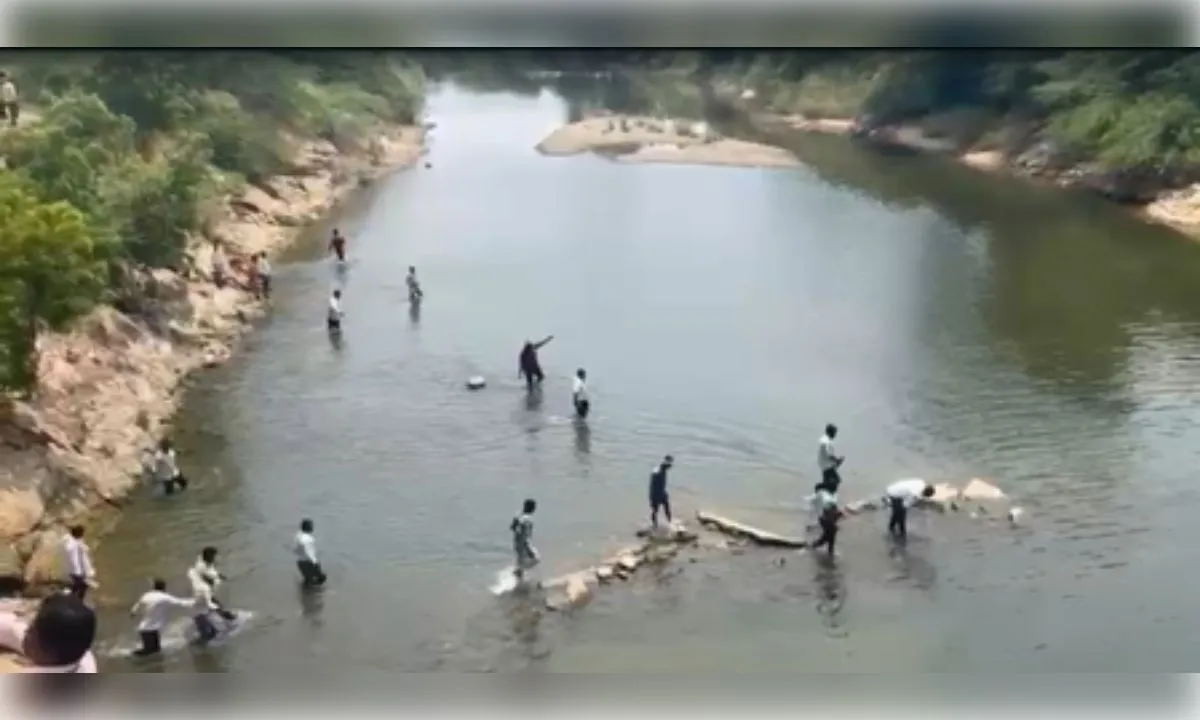 तेलंगाना के जुराला प्रोजेक्ट पर भारी तनाव, पानी की मांग को लेकर किसानों का प्रदर्शन