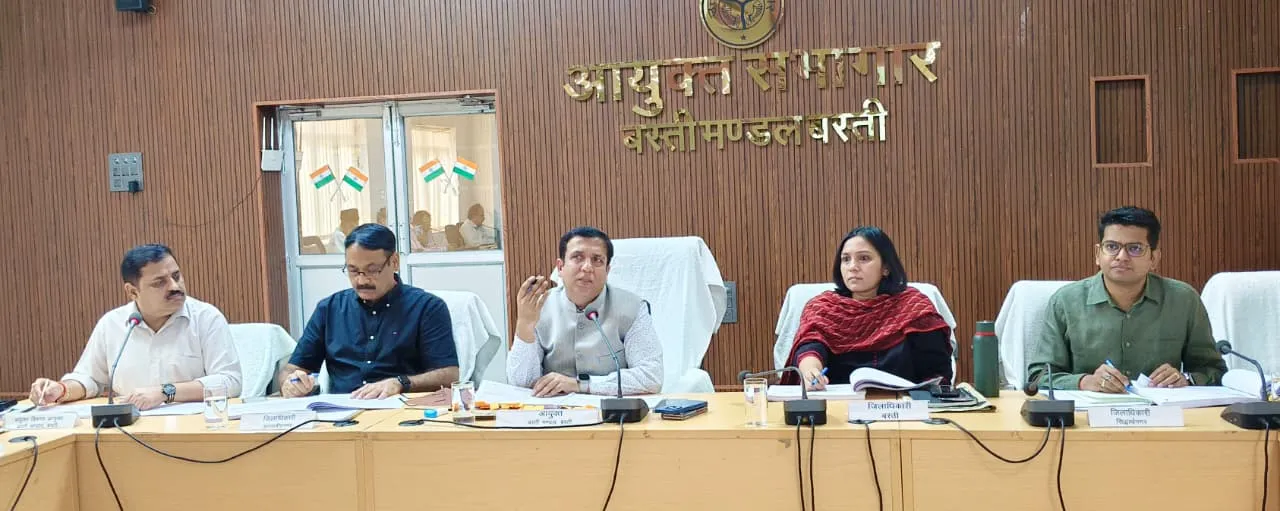 निर्माण कार्यों में गुणवत्ता से नहीं किया जायेगा किसी भी प्रकार का समझौता - मंडलायुक्त 