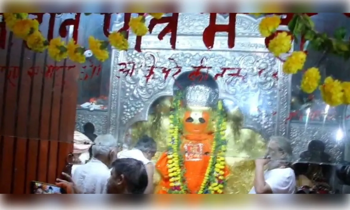 कानपुर: बुढ़वा मंगल पर पनकी धाम में उमड़ा आस्था का सैलाब