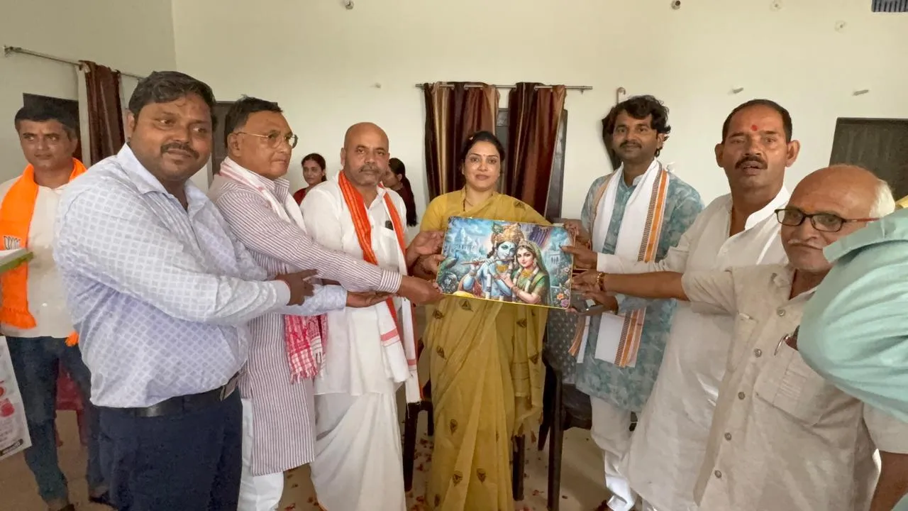 भाजपा प्रदेश मंत्री रजनी पांडे के बस्ती प्रवास के दौरान बूथों का भौतिक सत्यापन