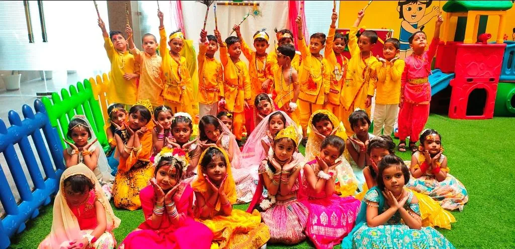 उर्मिला एजुकेशनल एकेडमी में हर्षोल्लास से मनाया गया जन्माष्टमी उत्सव