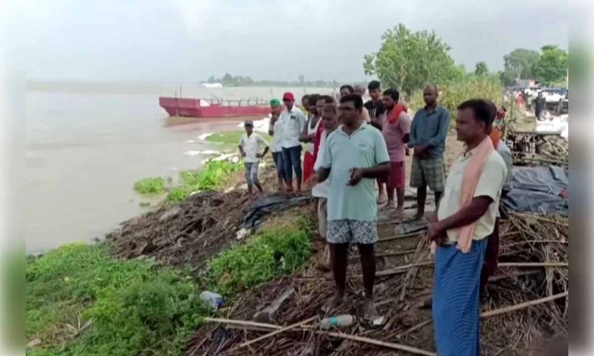 राघोपुर में गंगा का थमा कहर, जमींदारी बांध पर संकट...