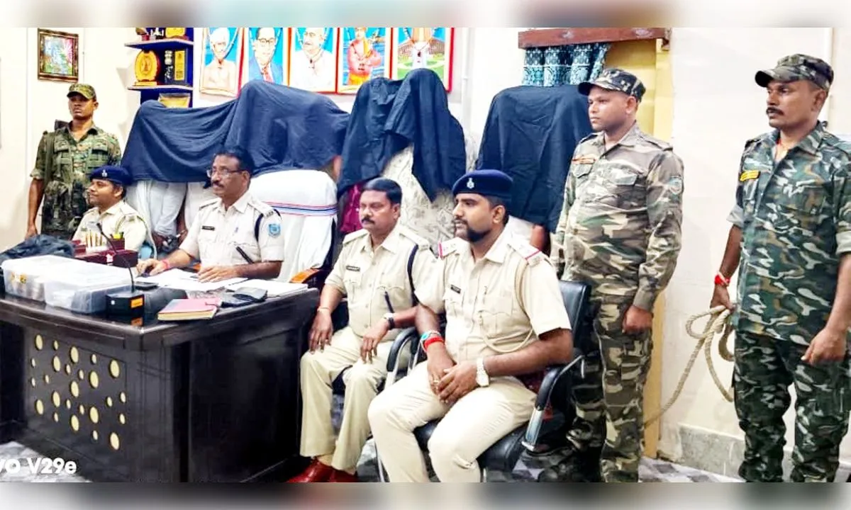 गढ़वा में जुआ अड्डे पर छापा, 10.50 लाख नकद बरामद