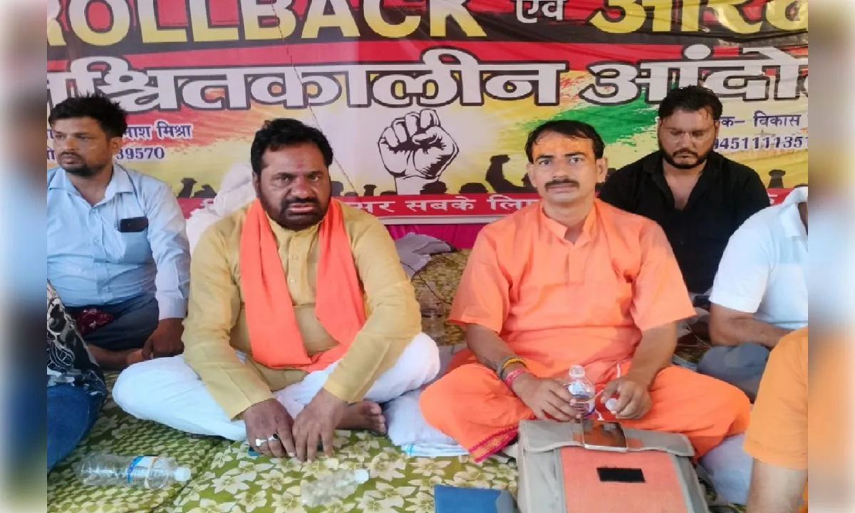 वाराणसी में सवर्ण समाज का धरना पांचवें दिन भी जारी