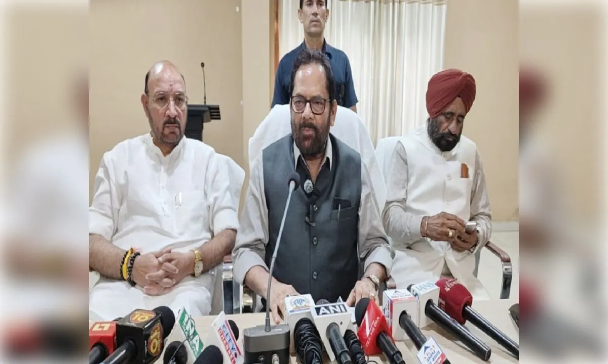 नकवी का कांग्रेस पर हमला, बोले- डींगबाजी में डूबी पार्टी