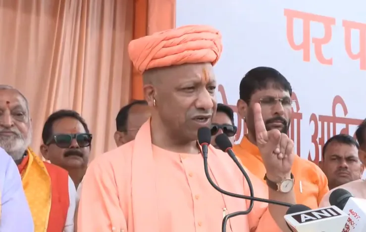 जिनकी बाबर-औरंगजेब में आस्था होगी, क्या वे आपकी आस्था का सम्मान कर पाएंगे : योगी 