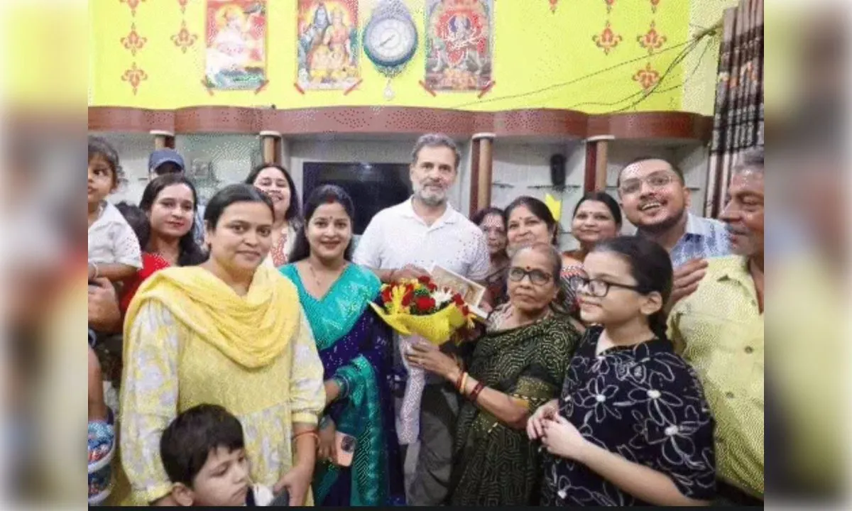 रायबरेली में राहुल गांधी का जनता दरबार, फरियादियों की उमड़ी भीड़