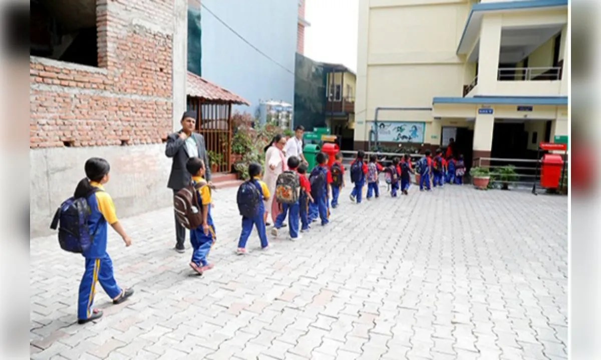 नेपाल बाढ़ में 439 बच्चे परिवार से बिछड़े, 488 विद्यार्थी लापता