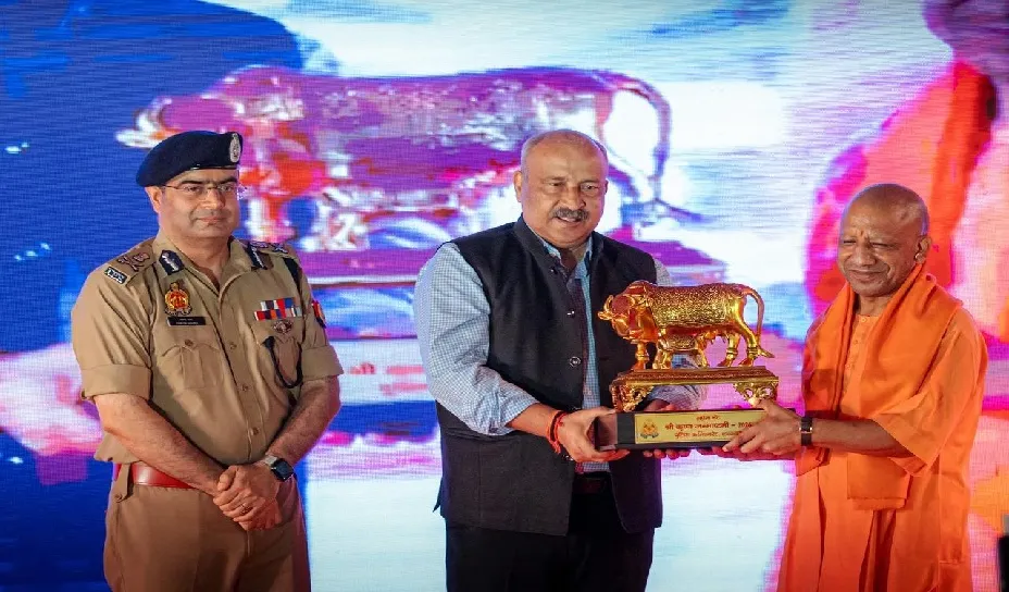 पुलिस लाइन में CM योगी ने किया श्रीकृष्ण जन्माष्टमी समारोह का शुभारंभ