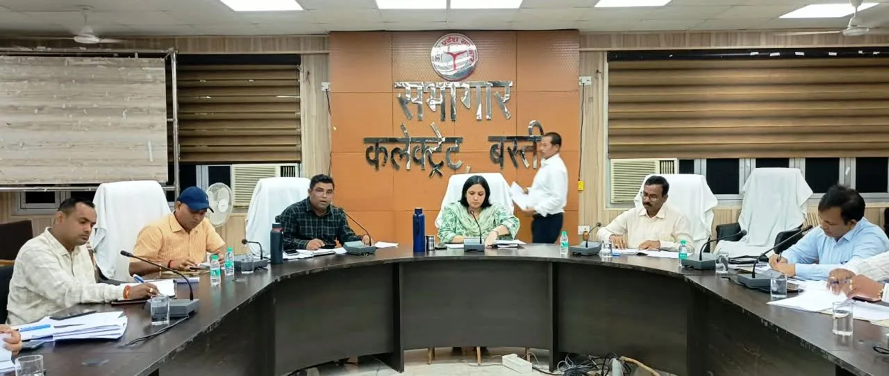 फरियादियों को समय से न्याय दिलाने के लिए की जाए प्रभावी कार्रवाई - डीएम 