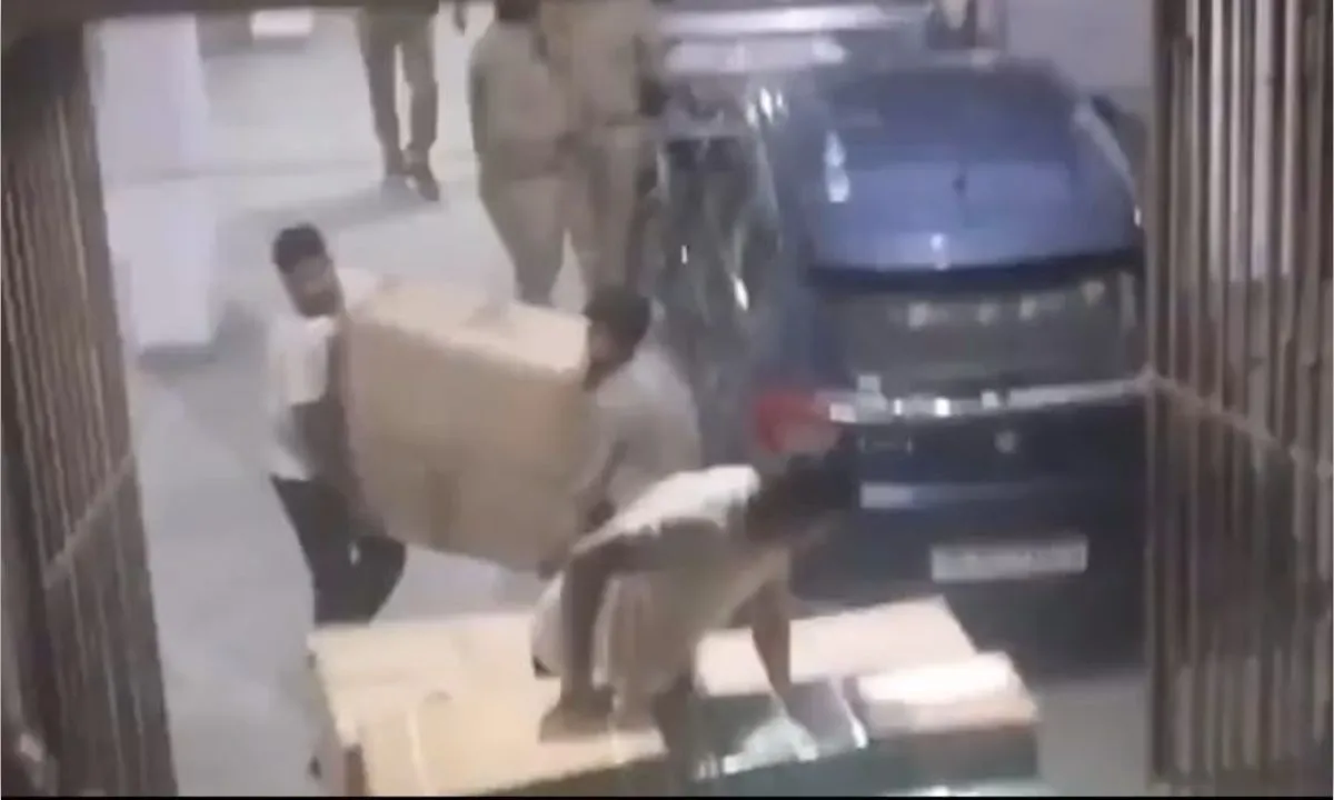 बिसरख पुलिस की कार्रवाई, अवैध पटाखों समेत कई आरोपी गिरफ्तार