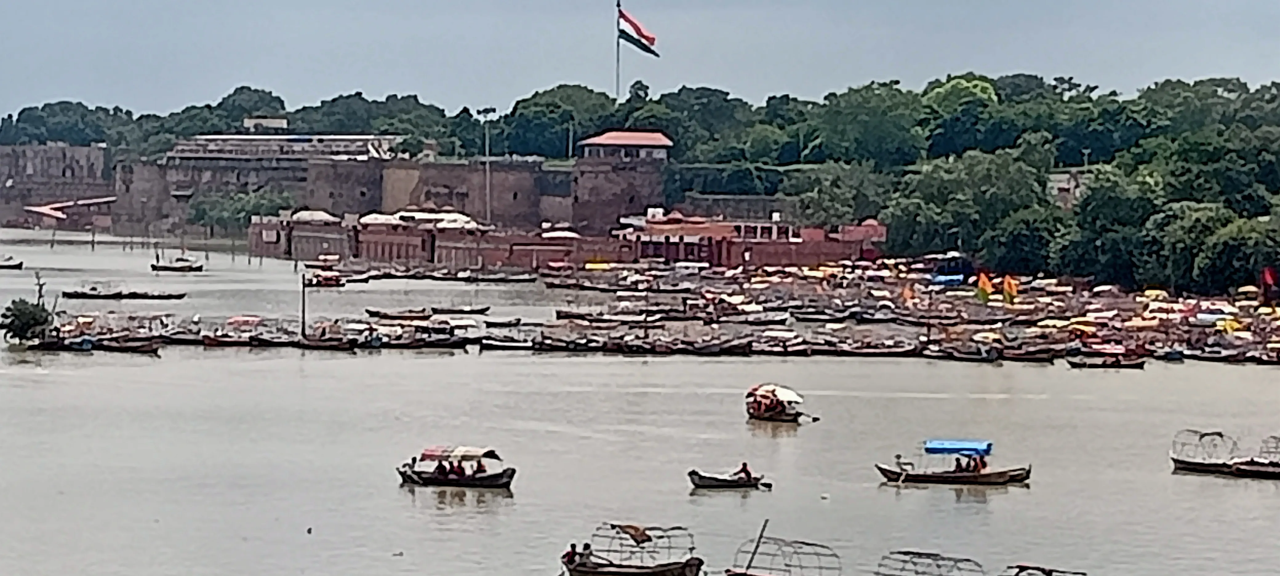 प्रयागराज में यमुना-गंगा का जलस्तर स्थिर, सभी बांध सुरक्षित