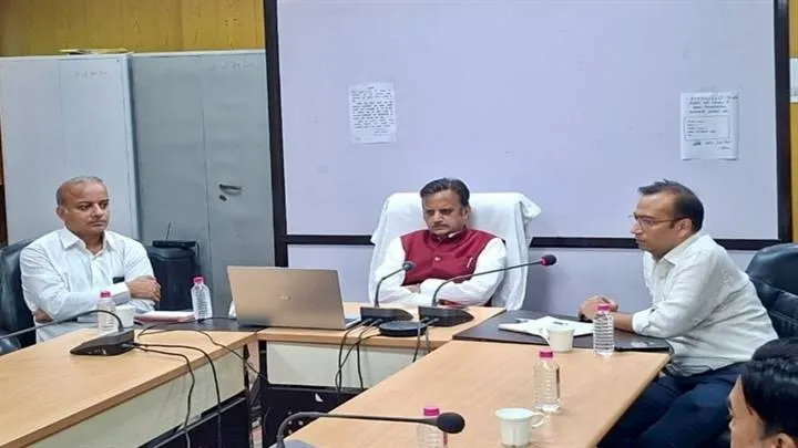  मरीजों के उपचार व्यवस्था की मानीटरिंग का माड्यूल बनाएं: उप मुख्यमंत्री शुक्ल