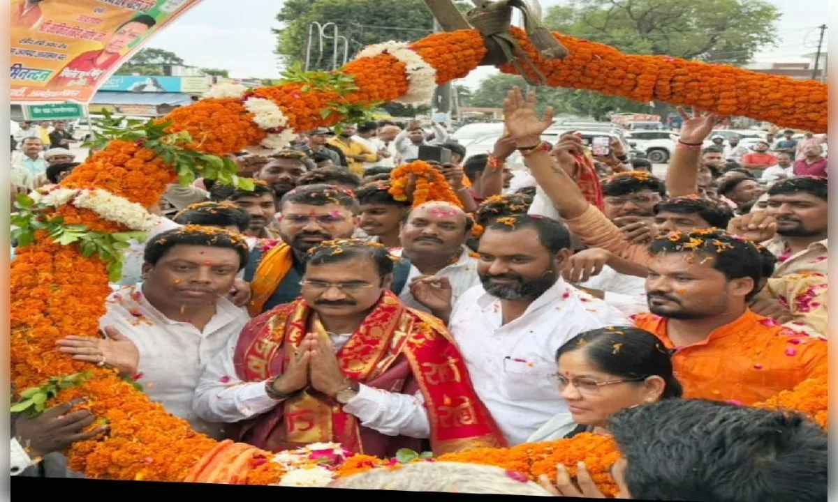 भाजपा प्रदेश महामंत्री दिलीप पटेल का अंबेडकरनगर में जोरदार स्वागत