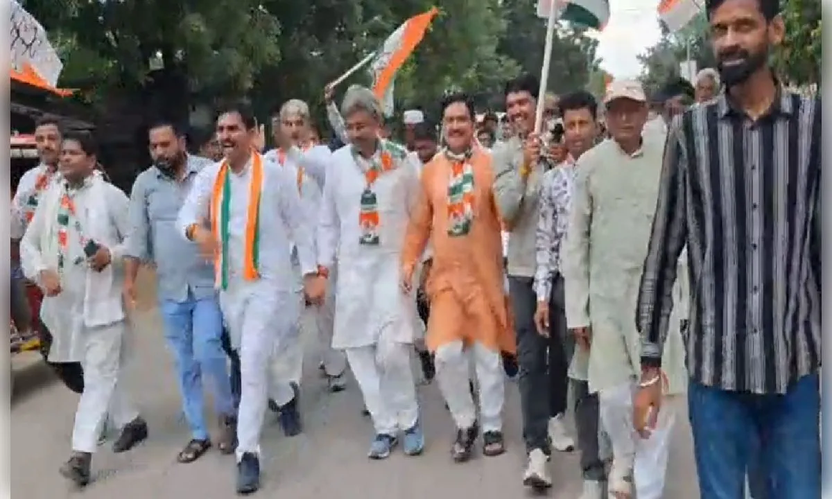 राहुल गांधी के खिलाफ एफआईआर के विरोध में कांग्रेस का प्रदर्शन