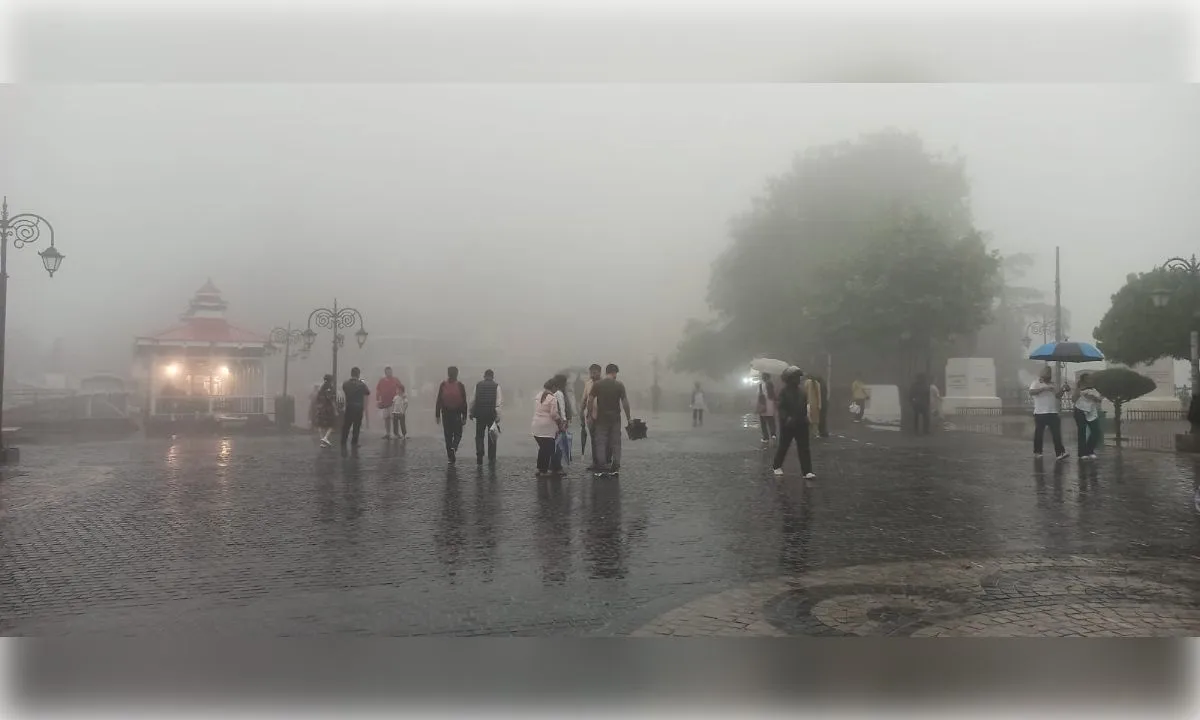 हिमाचल: भारी बारिश से जनजीवन प्रभावित, 150 सड़कें बंद, अलर्ट जारी
