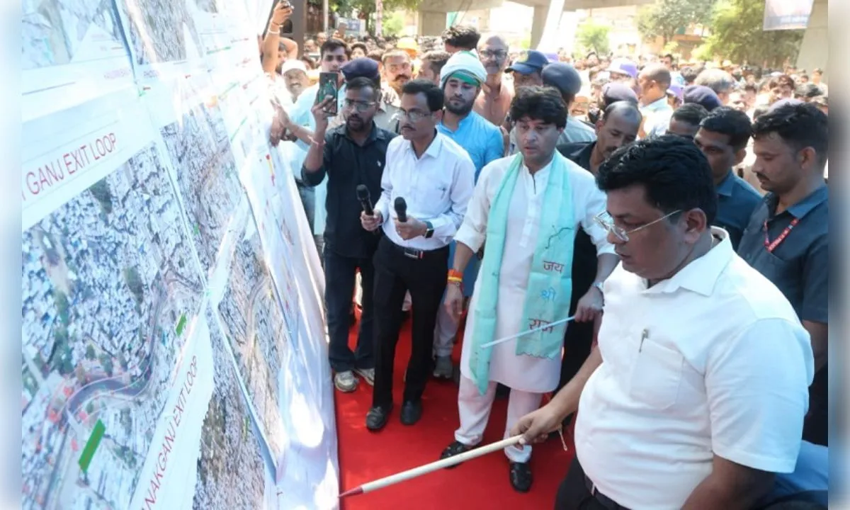 ग्वालियर एलिवेटेड रोड फेज-2 का सिंधिया ने किया निरीक्षण
