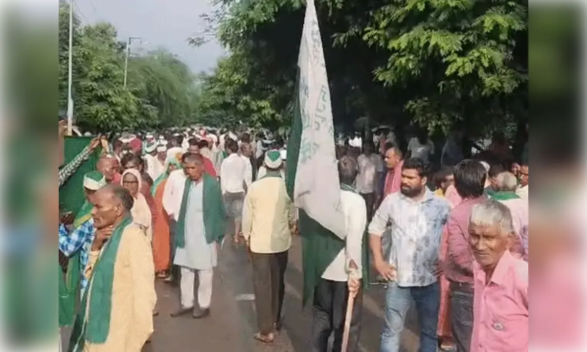 किसान यूनियन ने जानकीपुरम थाने का किया घेराव, की  नारेबाजी 