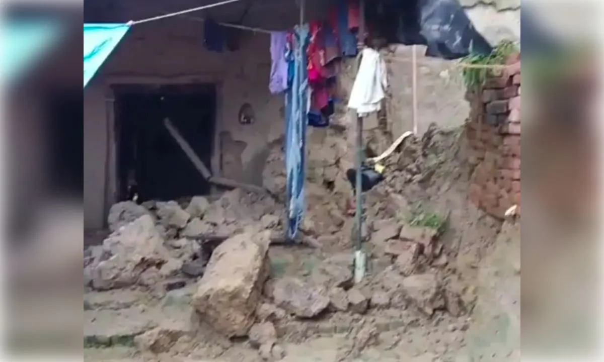 यूपी में तेज बारिश का कहर, कच्चा मकान गिरने से वृद्ध की मौत