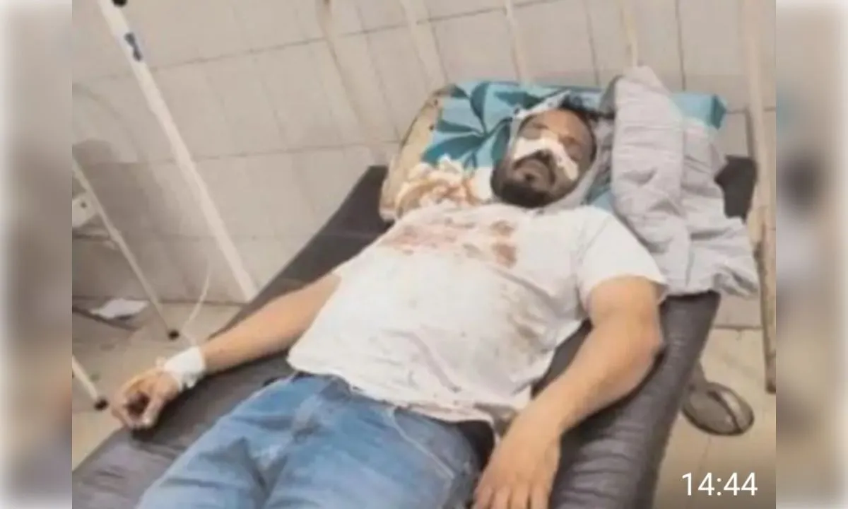 मामूली कहासुनी के बाद युवक के सिर पर चापड़ से हमला