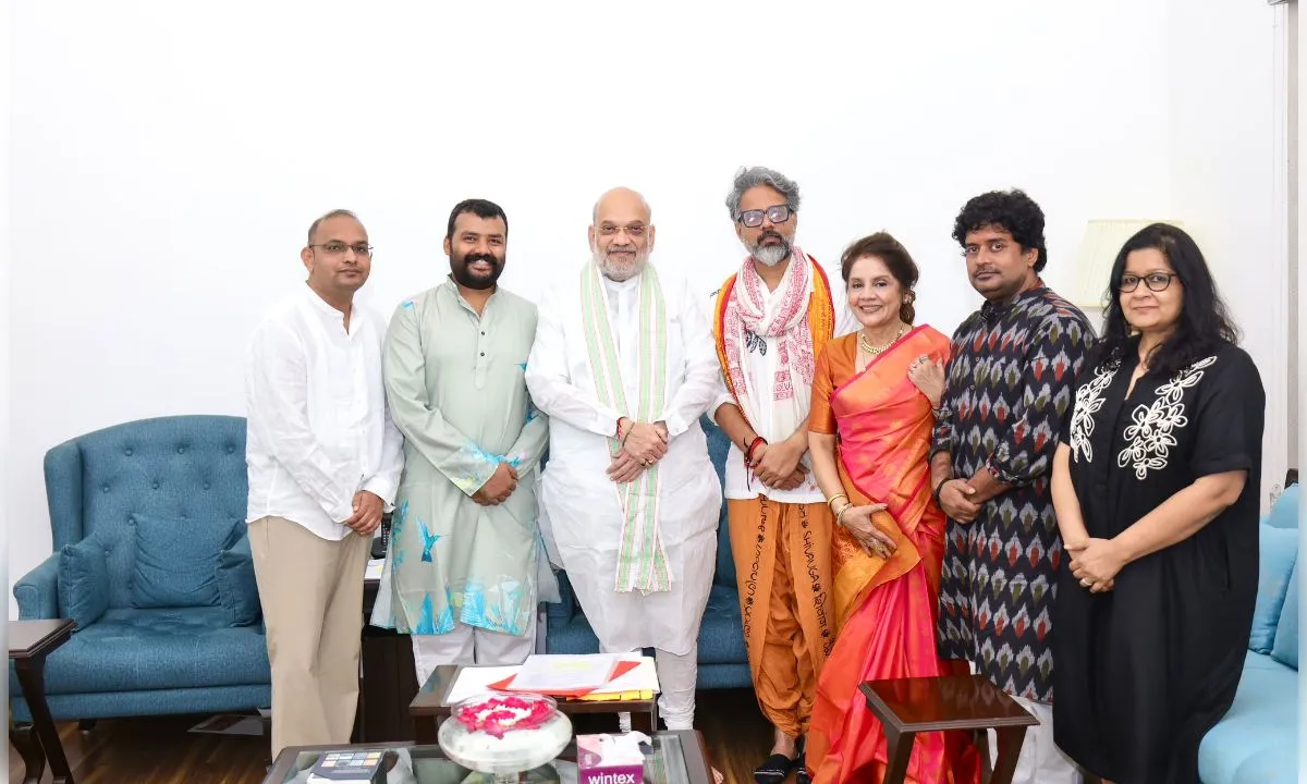 बाबा नीब करौरी पर बनी फिल्म ‘हनुमान अंश’ के कलाकारों से अमित शाह ने की भेंट