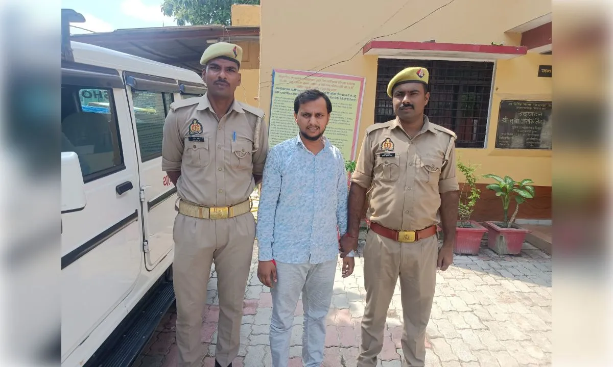 कोडीन सिरप तस्करी गिरोह का मुख्य सरगना आगरा से गिरफ्तार