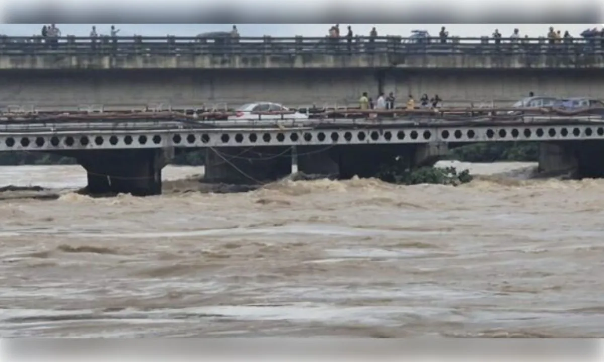 खतरे के निशान से ऊपर खरकई नदी, आसपास के इलाकों में बढ़ी चिंता