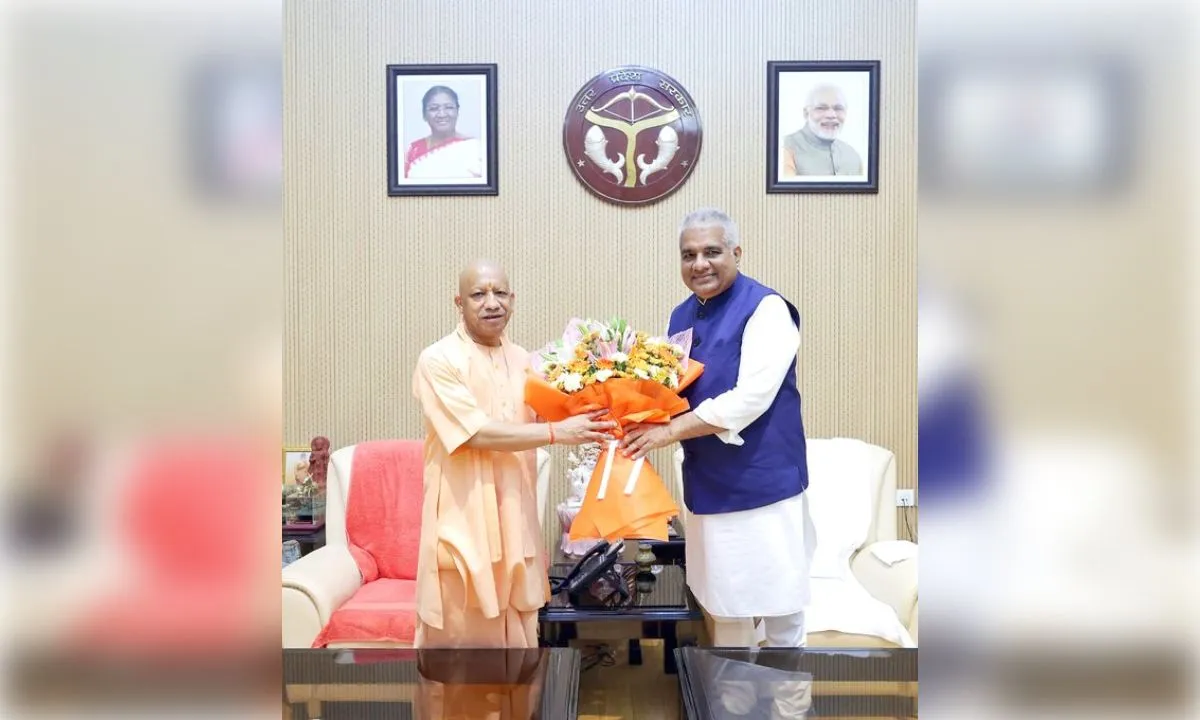 मुख्यमंत्री योगी से केंद्रीय मंत्री भूपेंद्र यादव ने की शिष्टाचार भेंट