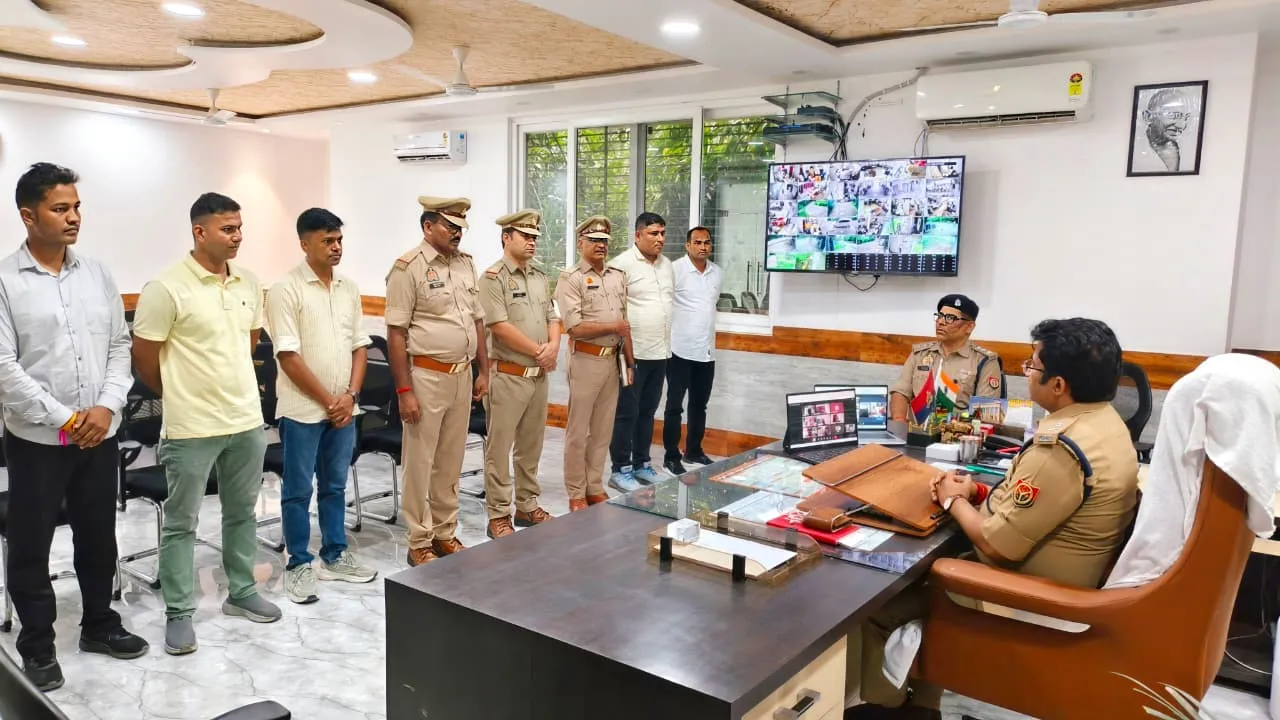 पुलिस अधीक्षक संतकबीरनगर ने साइबर क्राइम थाना के कर्मचारियों के साथ की गोष्ठी