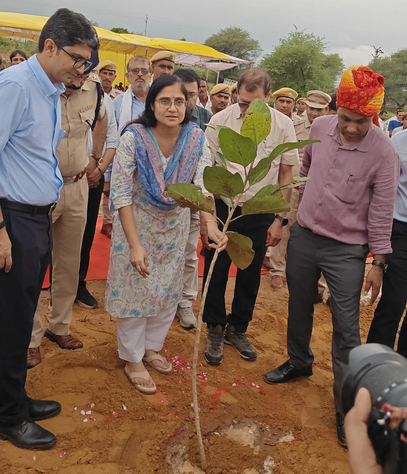 बीजलपुर नर्सरी में जिला स्तरीय वन महोत्सव, 500 से अधिक पौधों का रोपण
