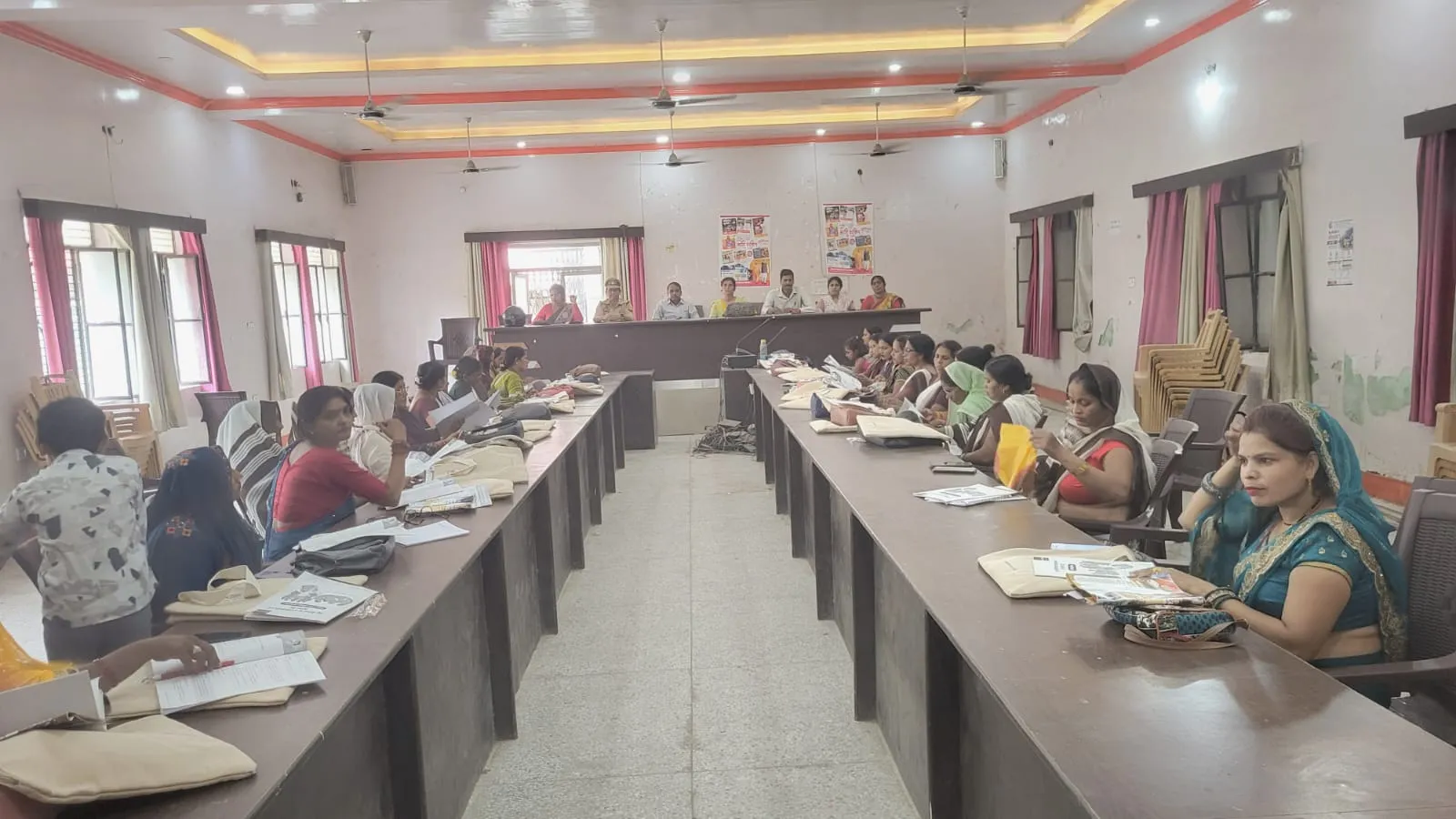 “बहु-बेटी सम्मेलन” जागरुकता कार्यक्रम के तहत ब्लॉक स्तरीय प्रशिक्षण कार्यशाला आयोजित