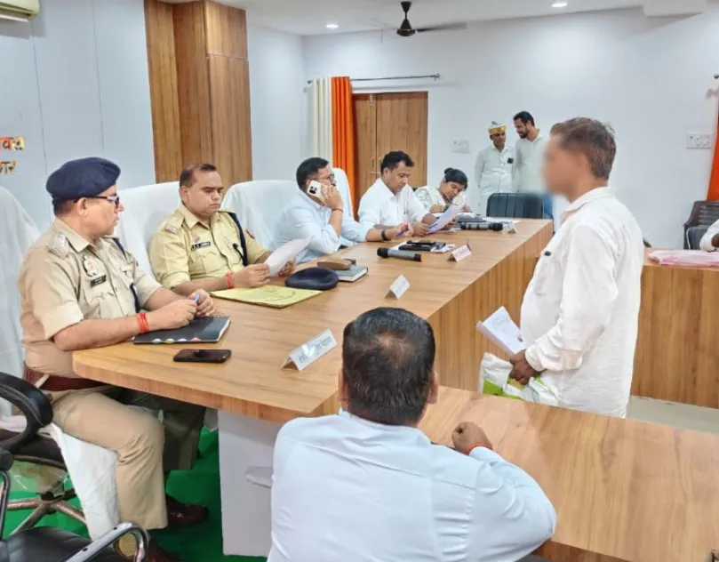 सम्पूर्ण समाधान दिवस पर तहसील मेंहदावल पहुंचकर सुनी गयी जनता की समस्याएं