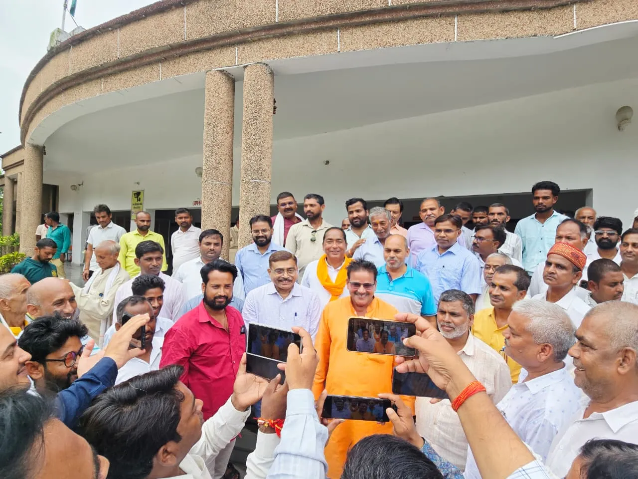 उचित दर विक्रेताओं द्वारा ज्ञापन के माध्यम से  सीएम को धन्यवाद ज्ञापित किया गया