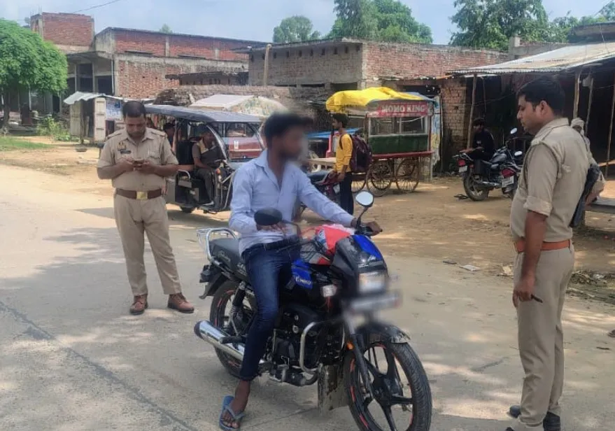 महुली पुलिस का सघन बैंक एवं वाहन चेकिंग अभियान