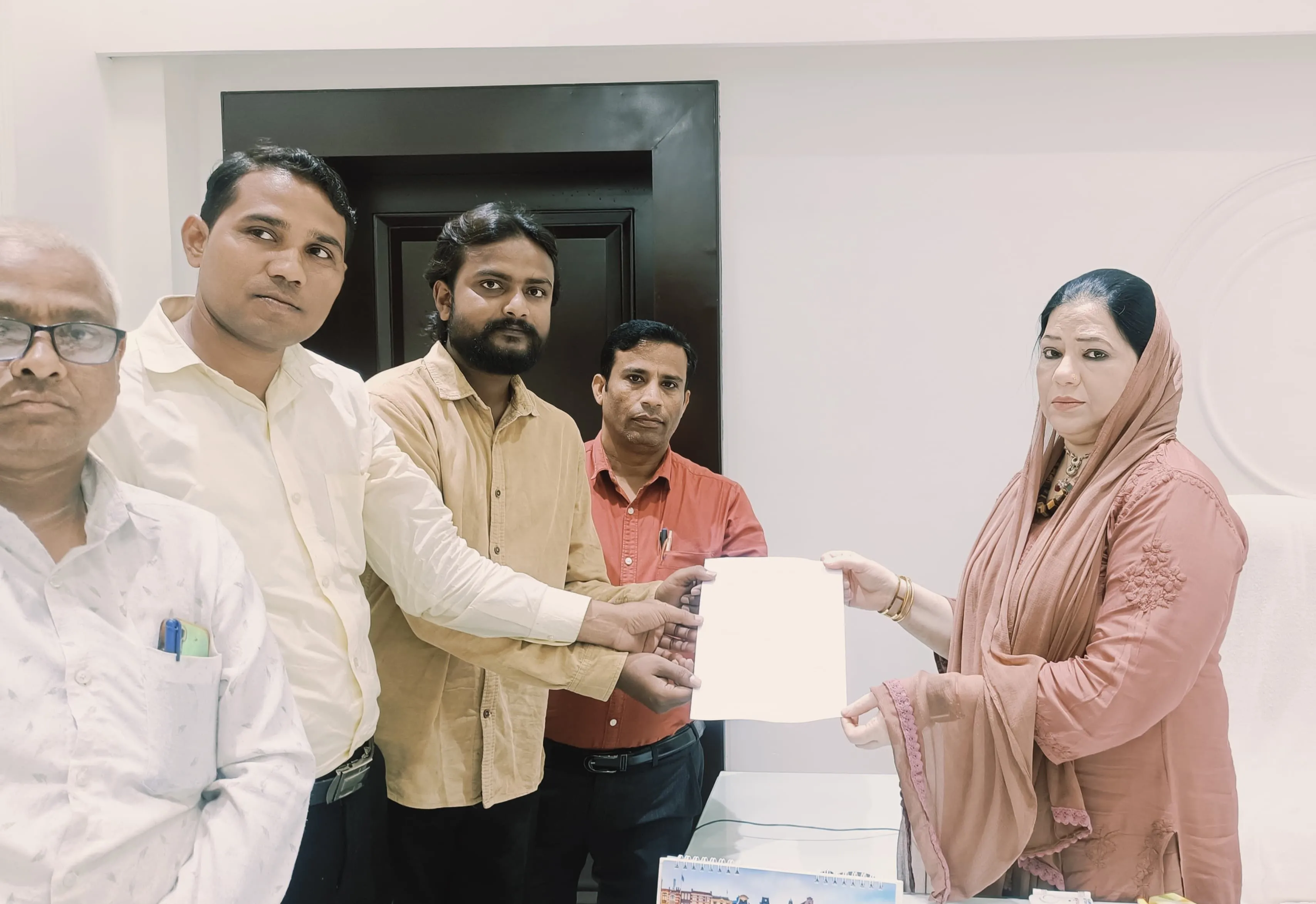 मृतक आश्रित कोटे में सफाई कर्मचारी को नियुक्ति पत्र