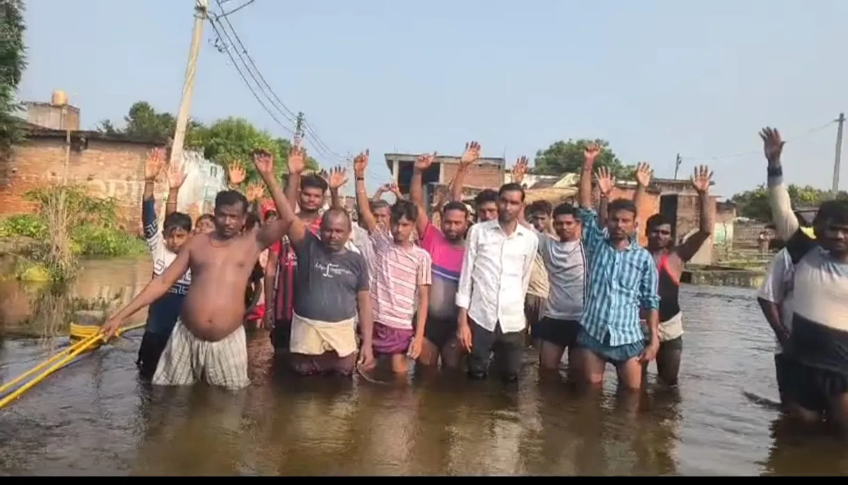 बरोठा रपटा पर तेज बहाव, ग्रामीणों ने प्रदर्शन कर कोठी पुल की मांग उठाई