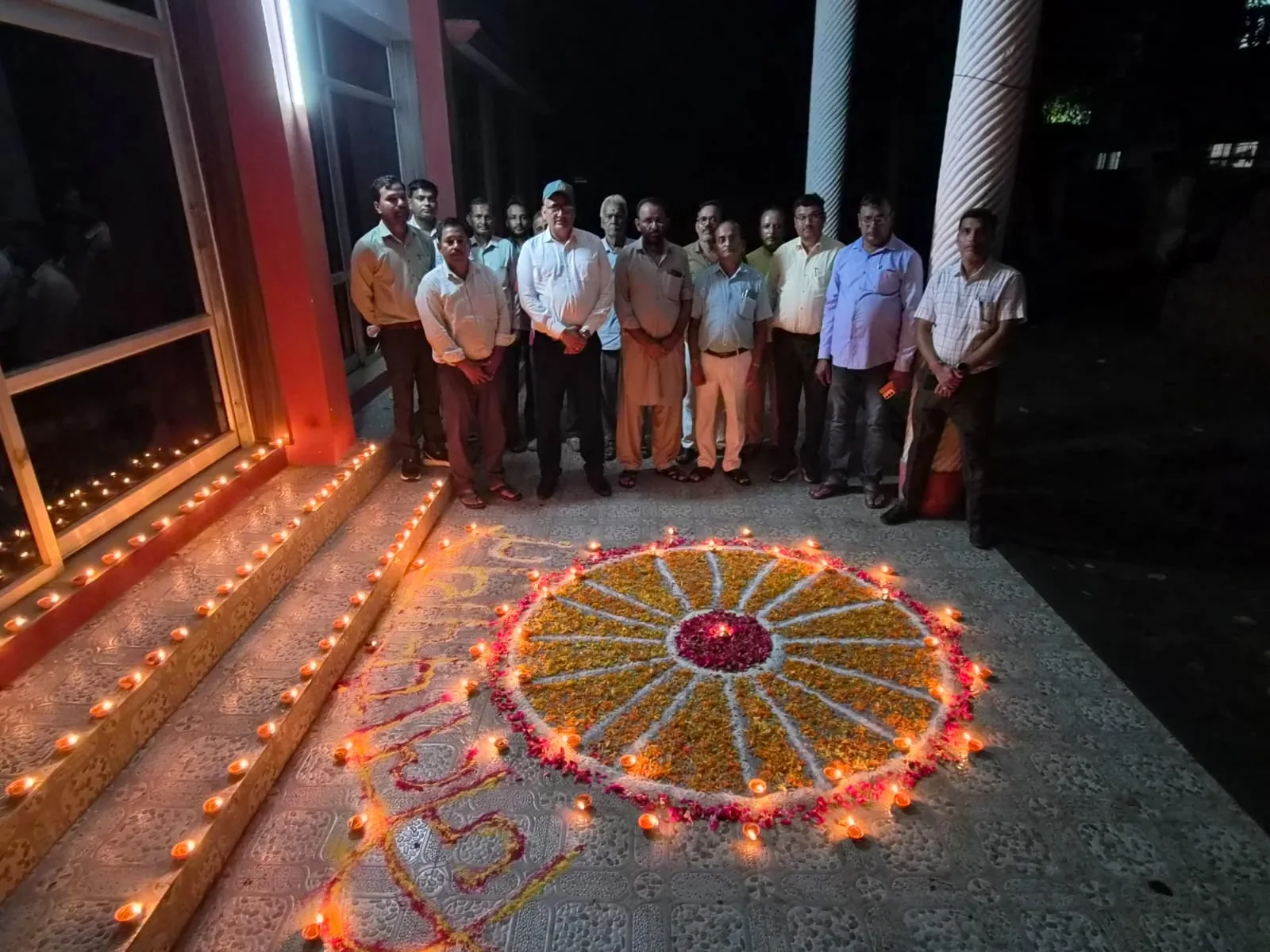 आशीर्वाद के दिए जलाकर प्रधानमंत्री का मनाया गया जन्मदिन 