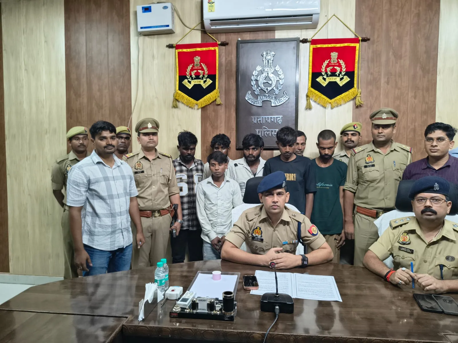वाहन चोर गिरोह का पर्दाफाश, 7 अभियुक्त गिरफ्तार, चोरी की 8 मोटरसाइकिलें बरामद