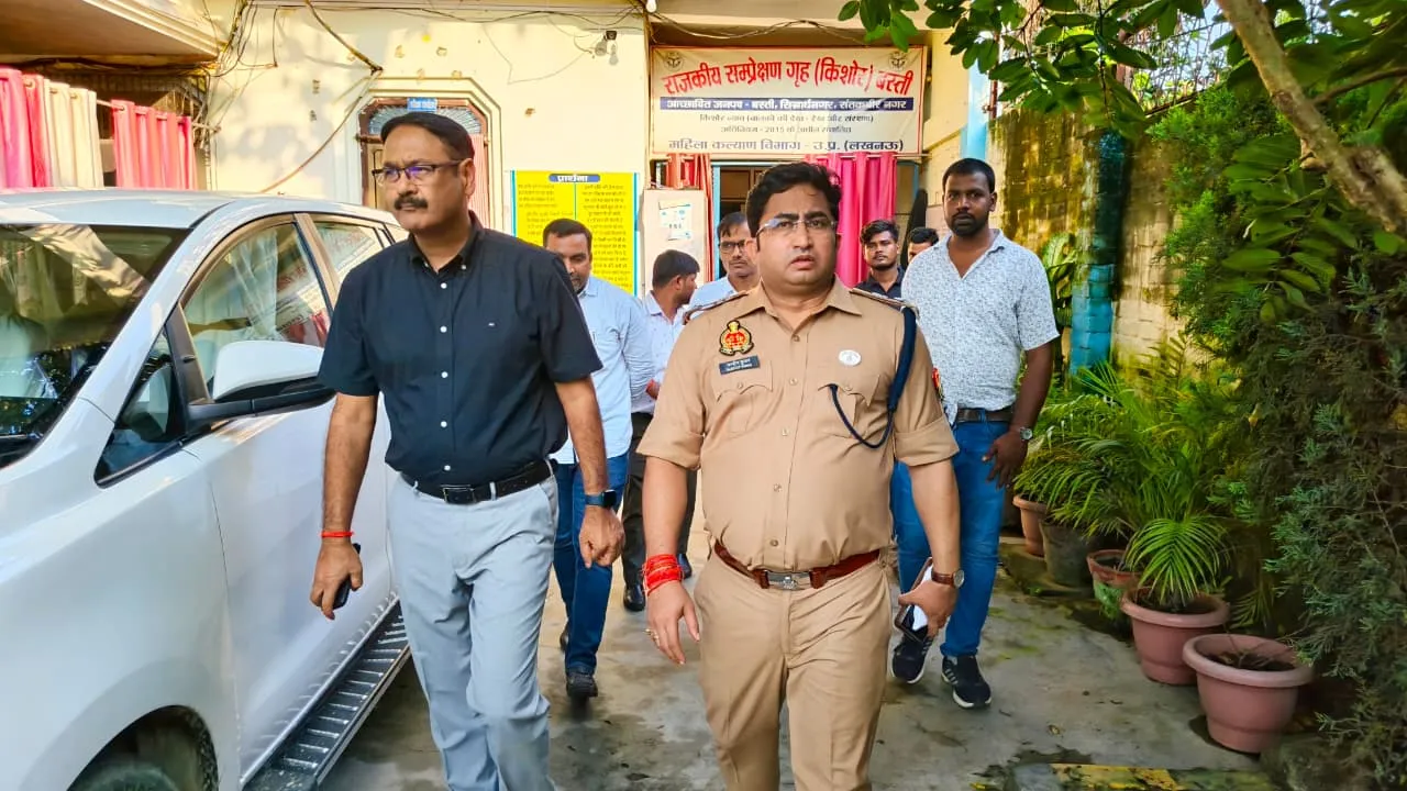डीएम एसपी द्वारा राजकीय संप्रेक्षण गृह(किशोर) बस्ती का किया गया औचक निरीक्षण
